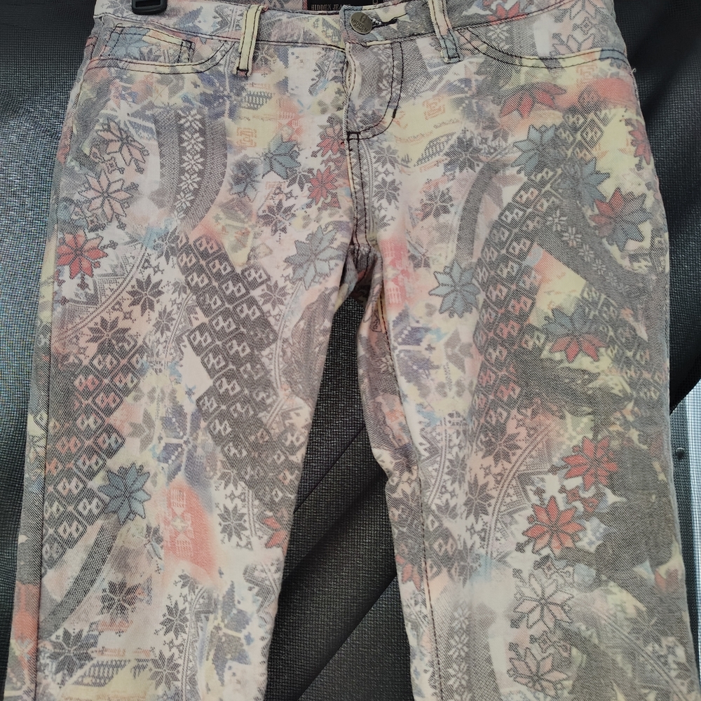 Women's Skinny Jeans with Floral Design - Picture 2 of 5